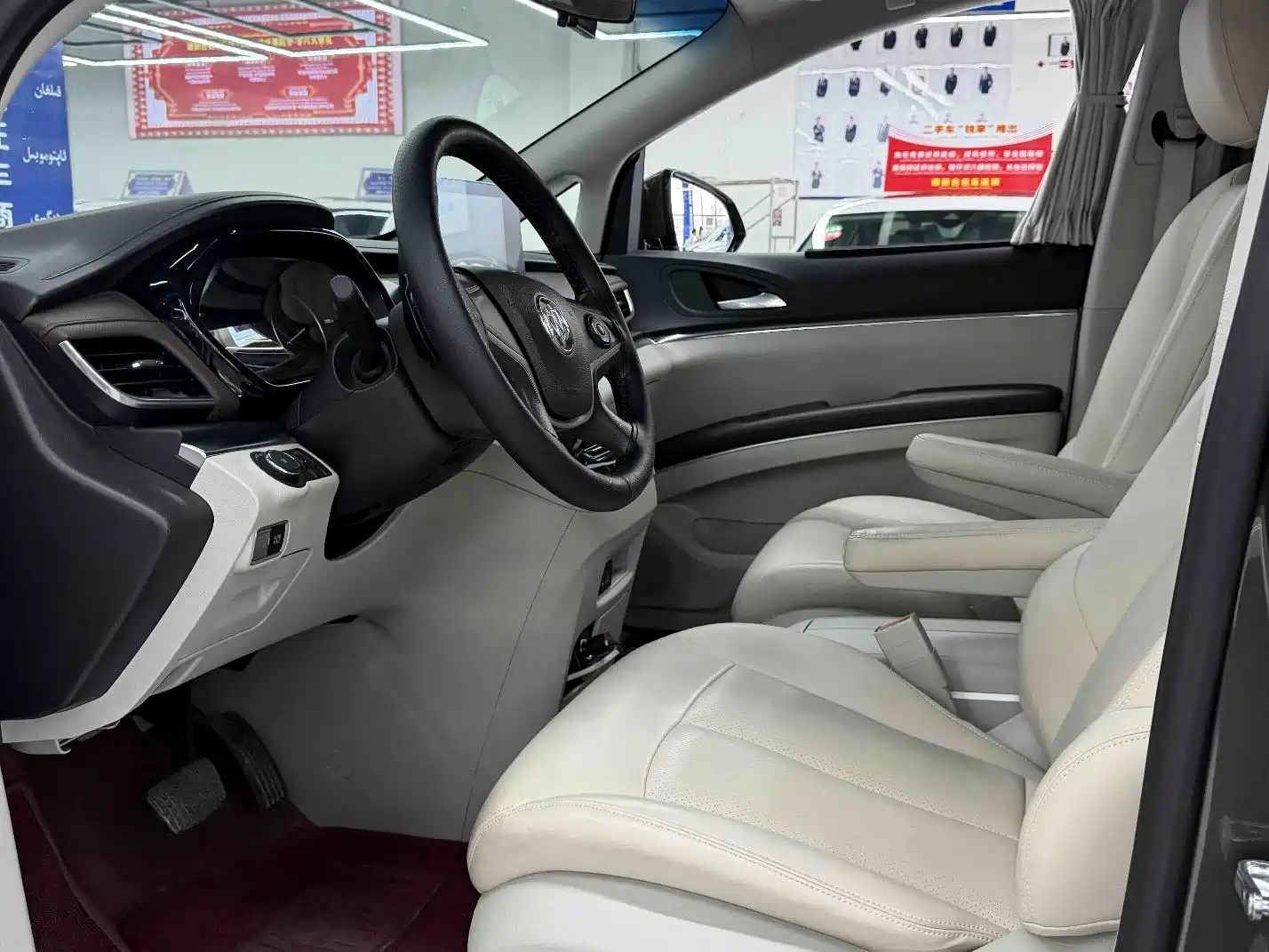 Фото 4 - Buick GL8