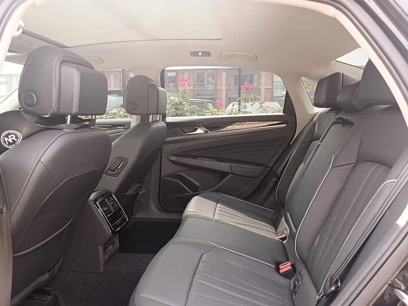 Volkswagen Passat 2024 380TSI Dragon Soaring Edition фото 17