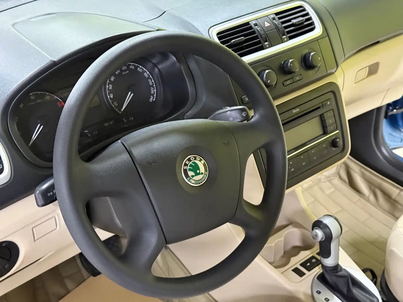 Škoda Fabia 2009 Model 1.4L Automatic JingZhi Edition фото 14