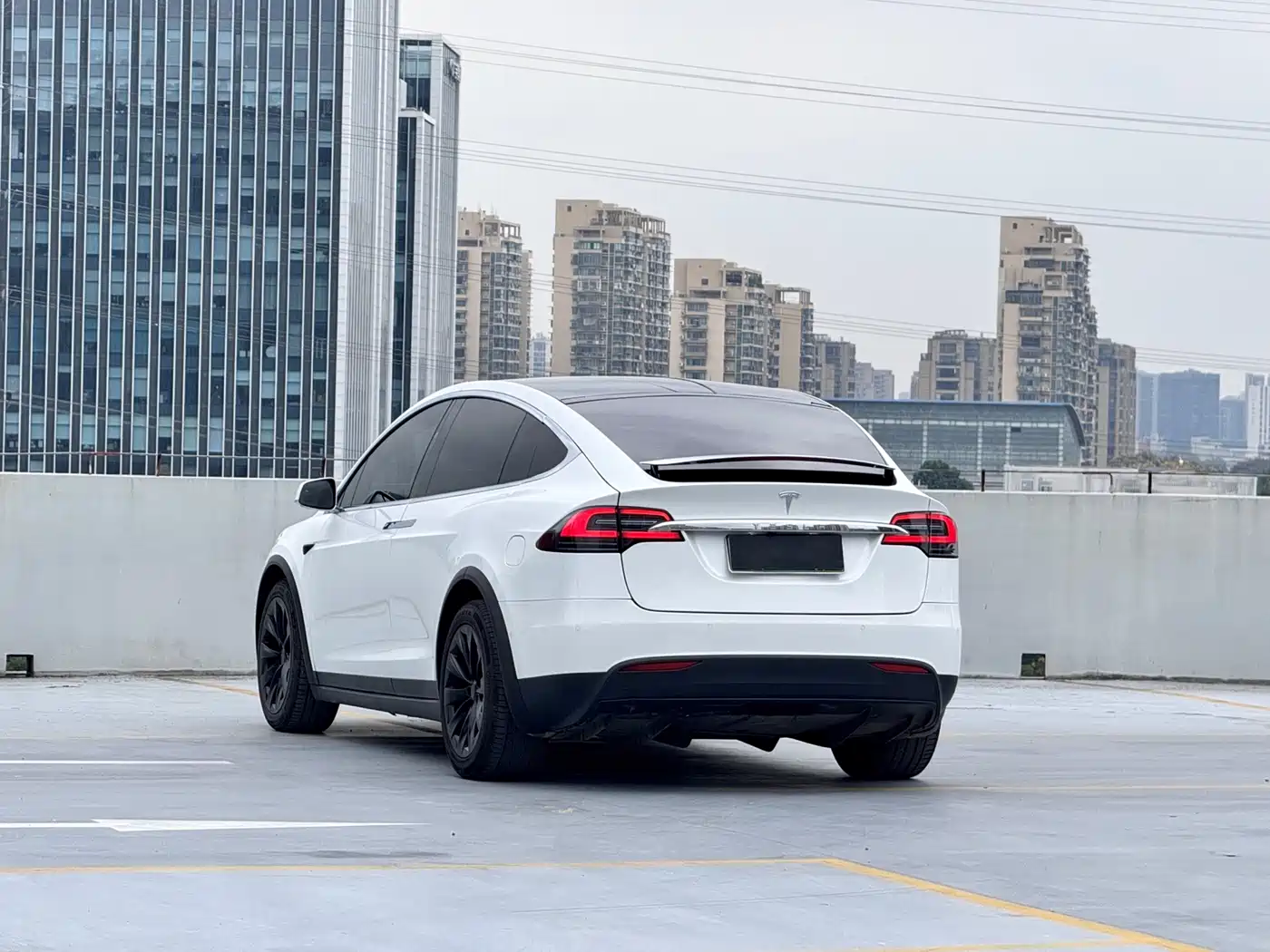 TESLA MODEL X