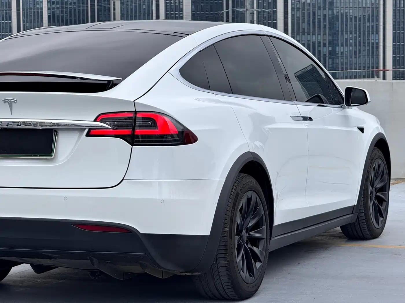 TESLA MODEL X