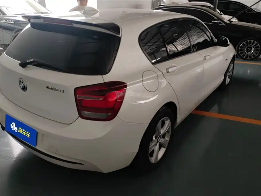 BMW 1 Series (Import) 2013 Facelift 118i Sport Model фото 3