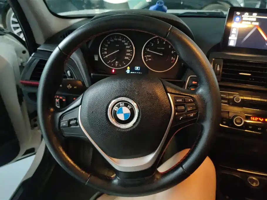 BMW 1 Series (Import) 2013 Facelift 118i Sport Model фото 15