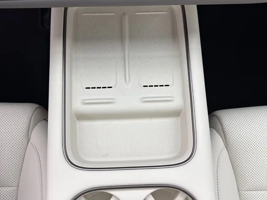 Li Auto i6 2026 2025 2WD Base Model