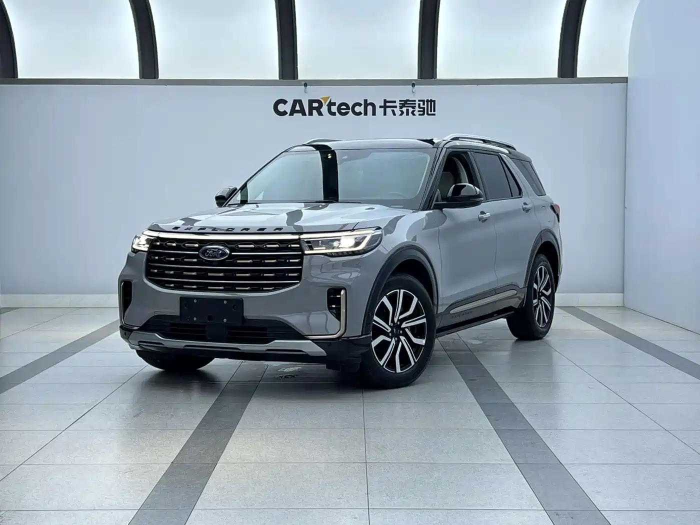 Photo 1 - Ford Explorer