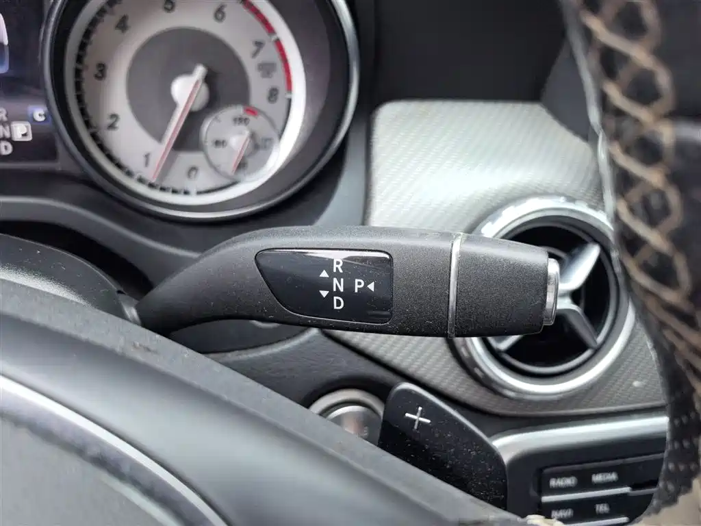 Mercedes-Benz GLA 2016 GLA 200 Dynamic фото 9