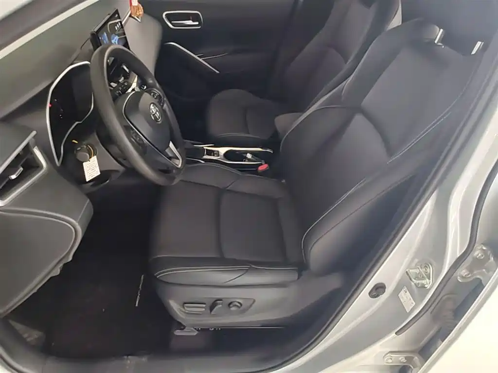 Toyota Frontlander 2023 2.0L CVT Luxury Edition фото 11
