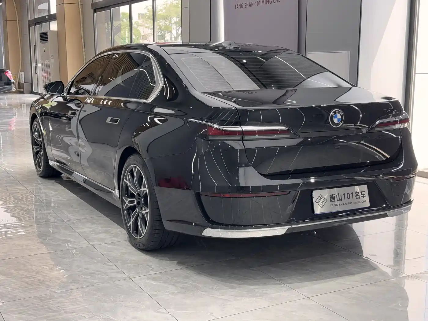 BMW 7 Series 2026 735Li Luxury Package фото 8