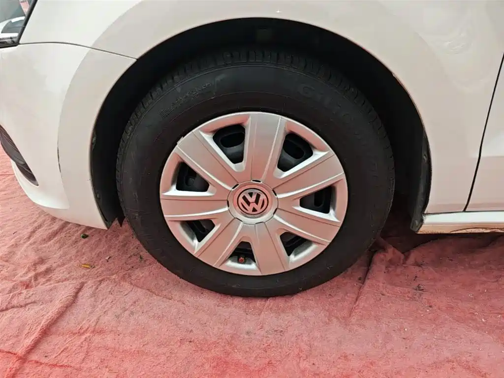 Volkswagen Polo 2016 1.4L Automatic Trend фото 23