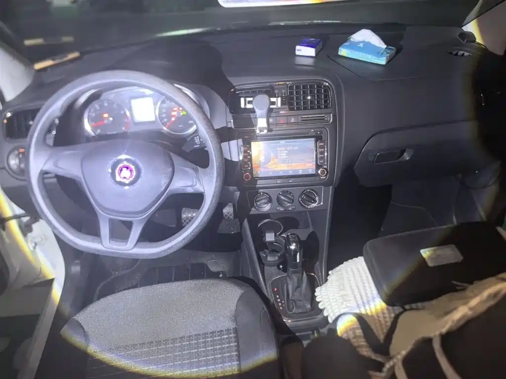 Volkswagen Polo 2014 1.6L Automatic Comfort Edition фото 13