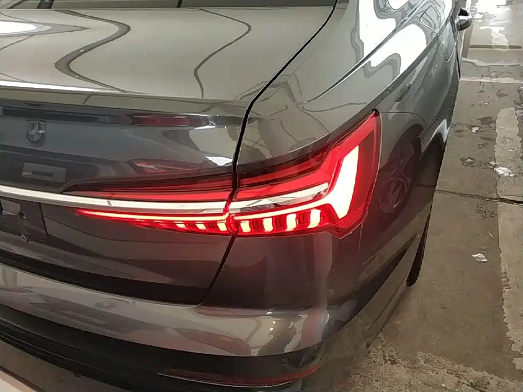 Фото 8 - Audi A6L