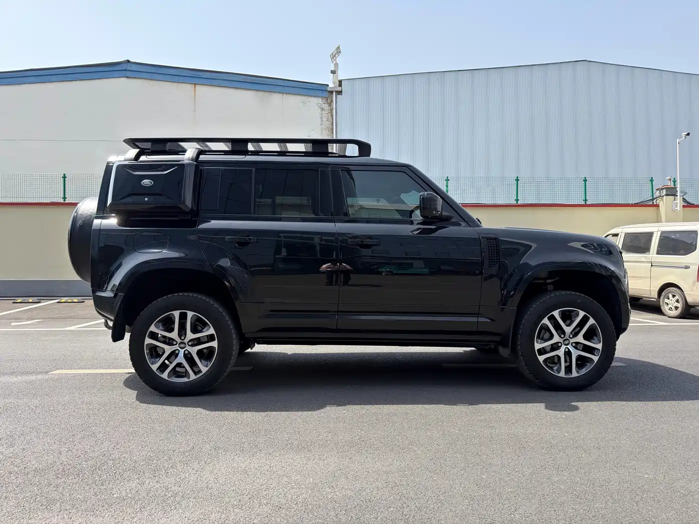 Land Rover Defender 2023 Facelift 110 3.0T P400 Dark Special Edition фото 16