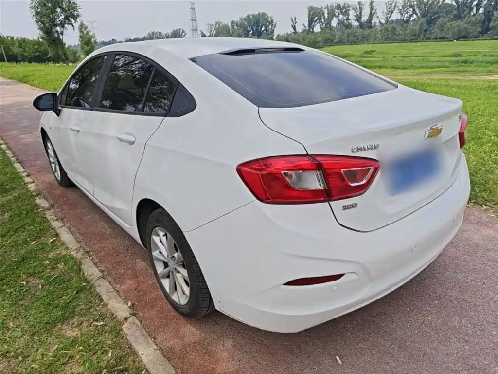 Chevrolet Cruze 2018 320 Automatic Pioneer Sunroof Edition фото 5