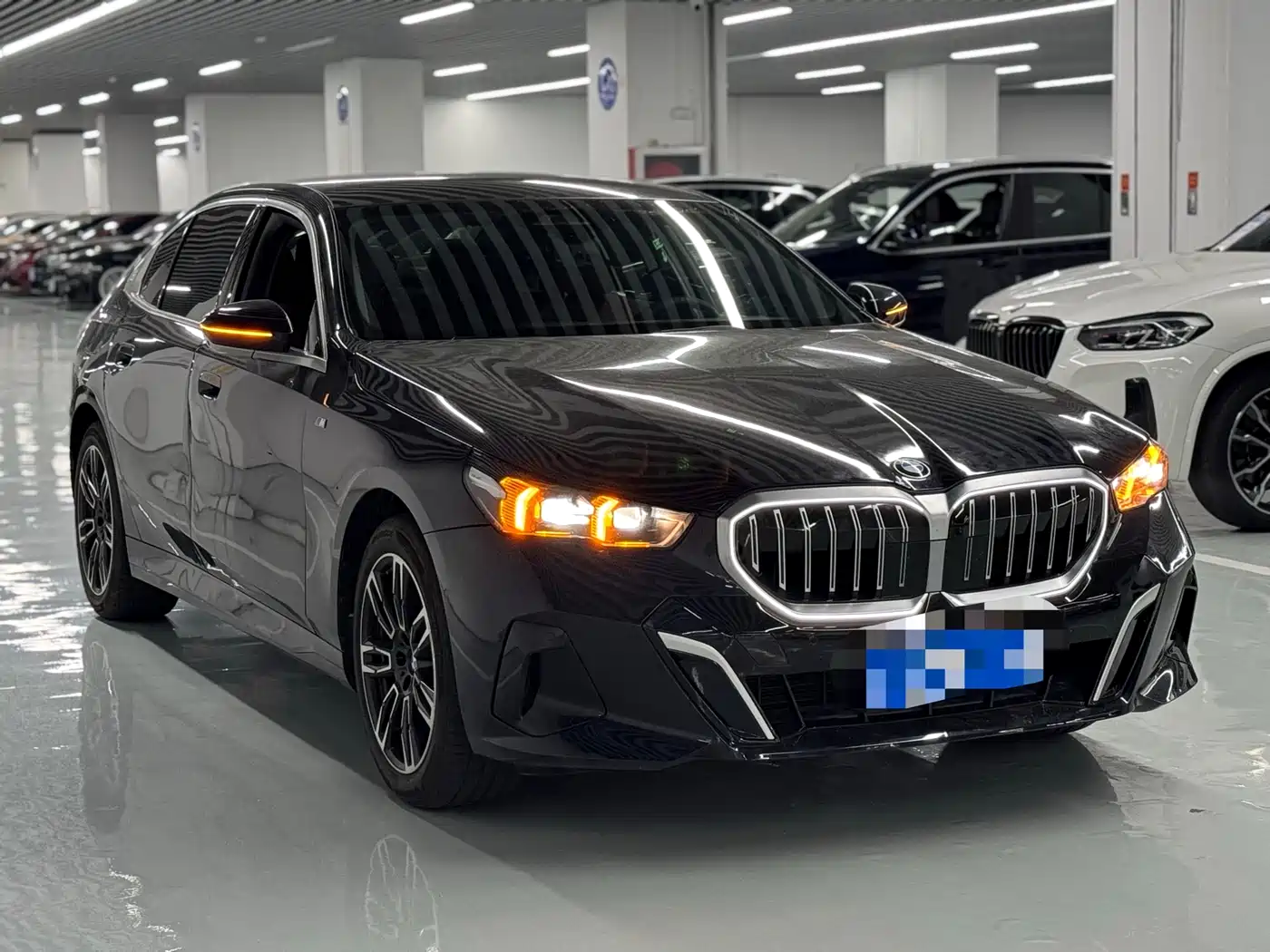 BMW 5 Series 2024 530Li Leading M Sport Package фото 3