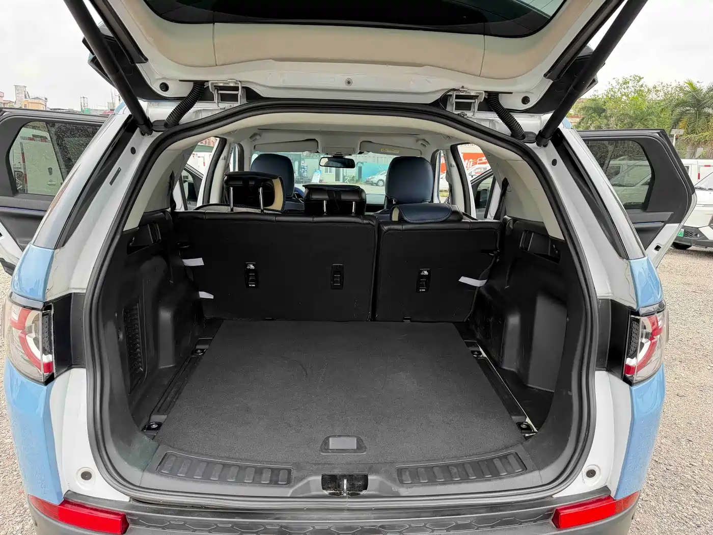 Land Rover Discovery Sport 2017 2.0T SE фото 15