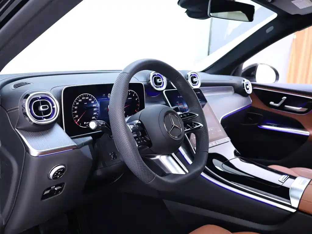 MERCEDES-BENZ GLC