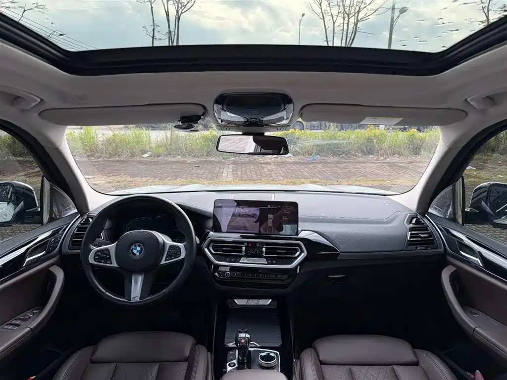 BMW IX3