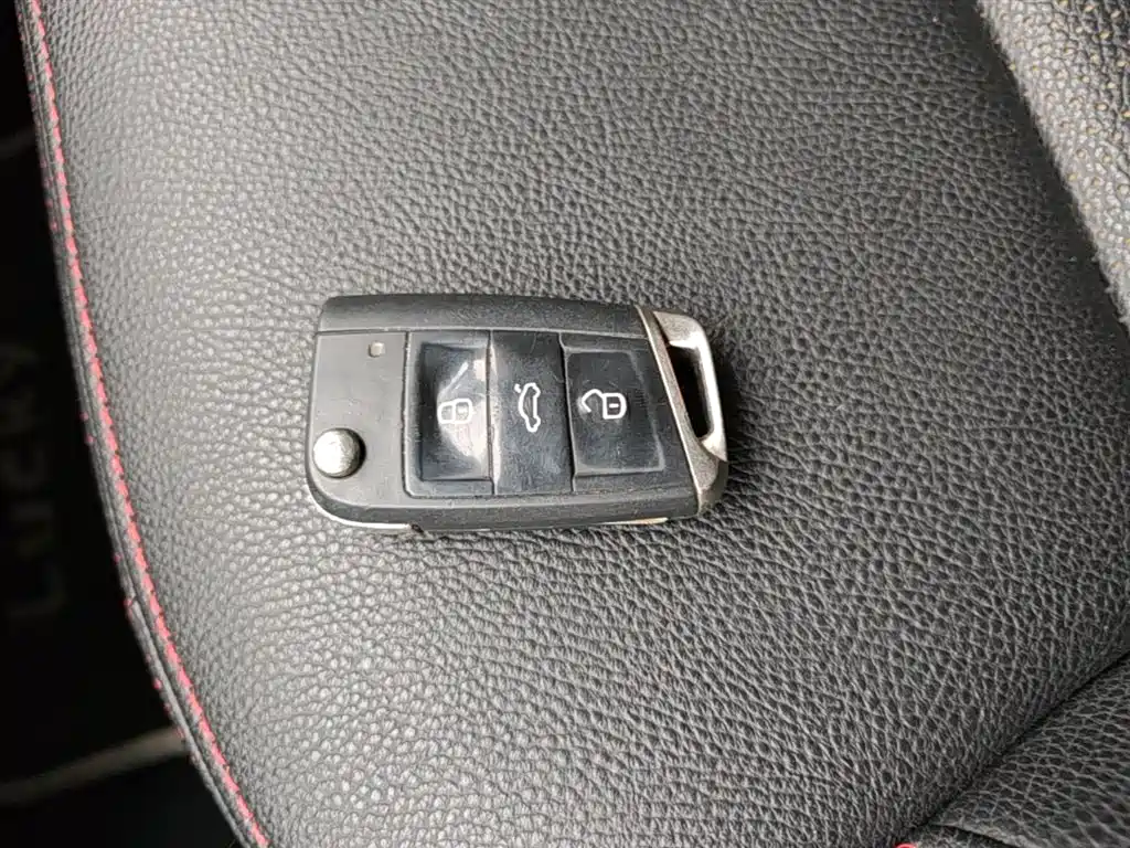 Volkswagen Lamando 2015 230TSI Manual Style Edition фото 9