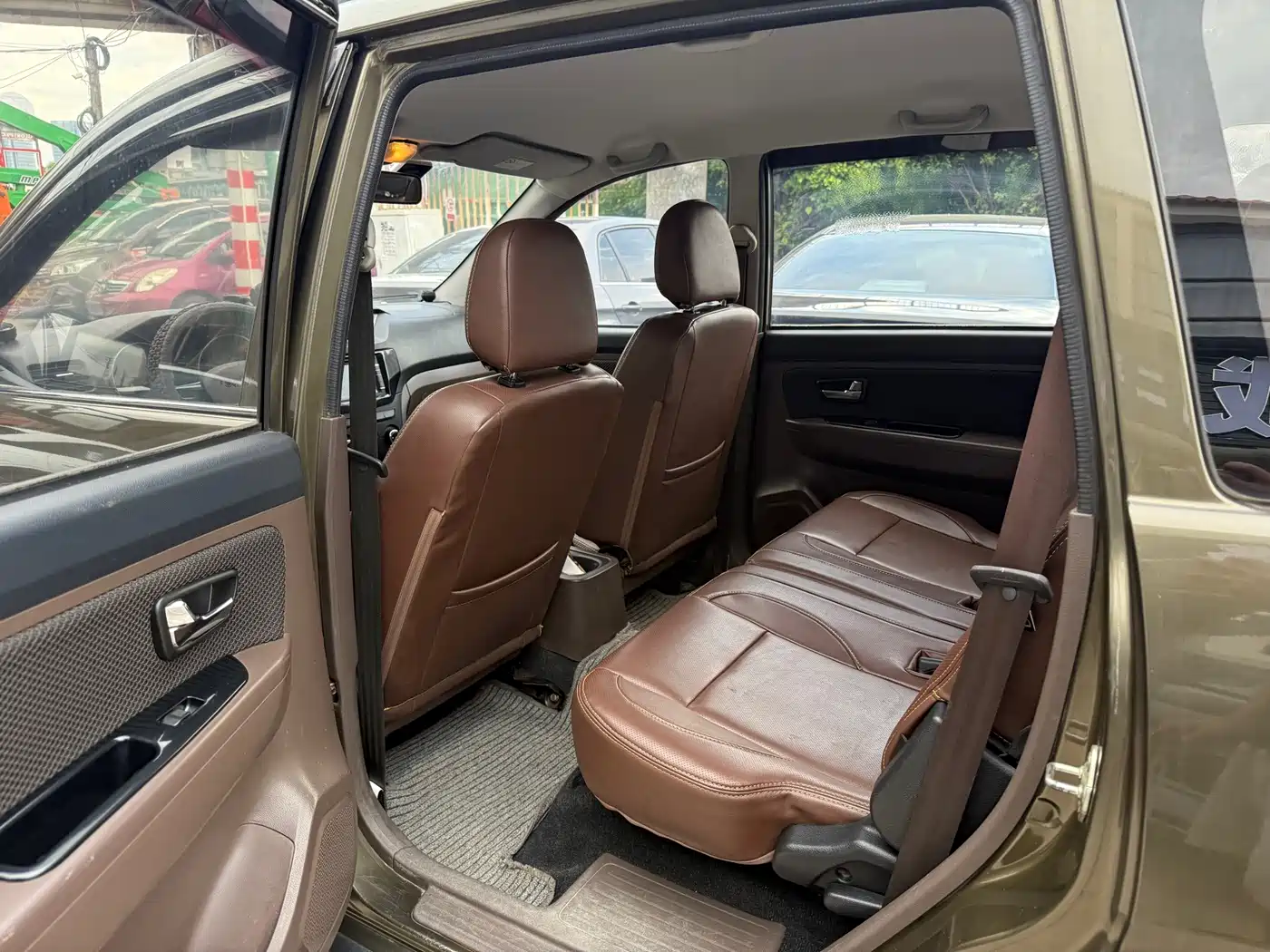 FAW Senya S80 2015 2015 1.5L Manual 7-Seater Navigation Edition