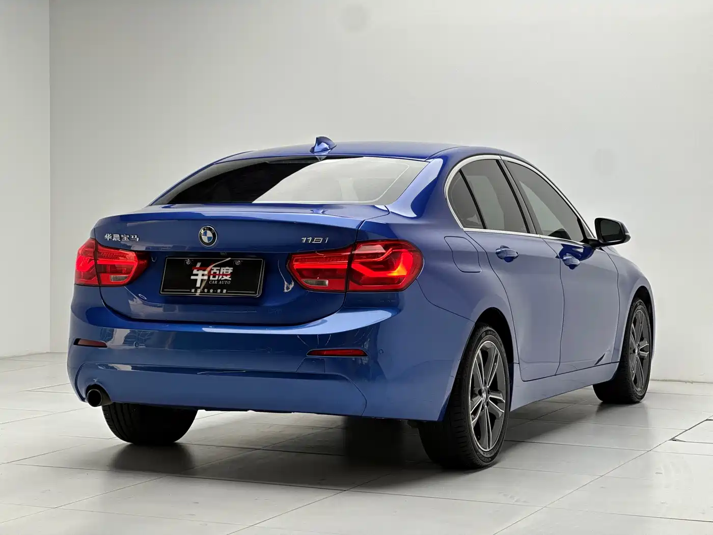 BMW 1 Series 2019 118i Fashion Edition фото 4