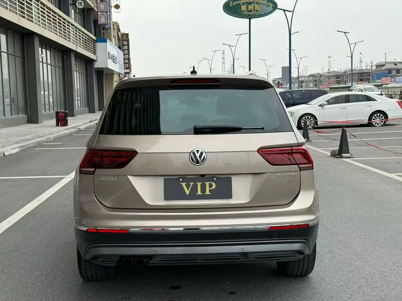 VOLKSWAGEN TIGUAN