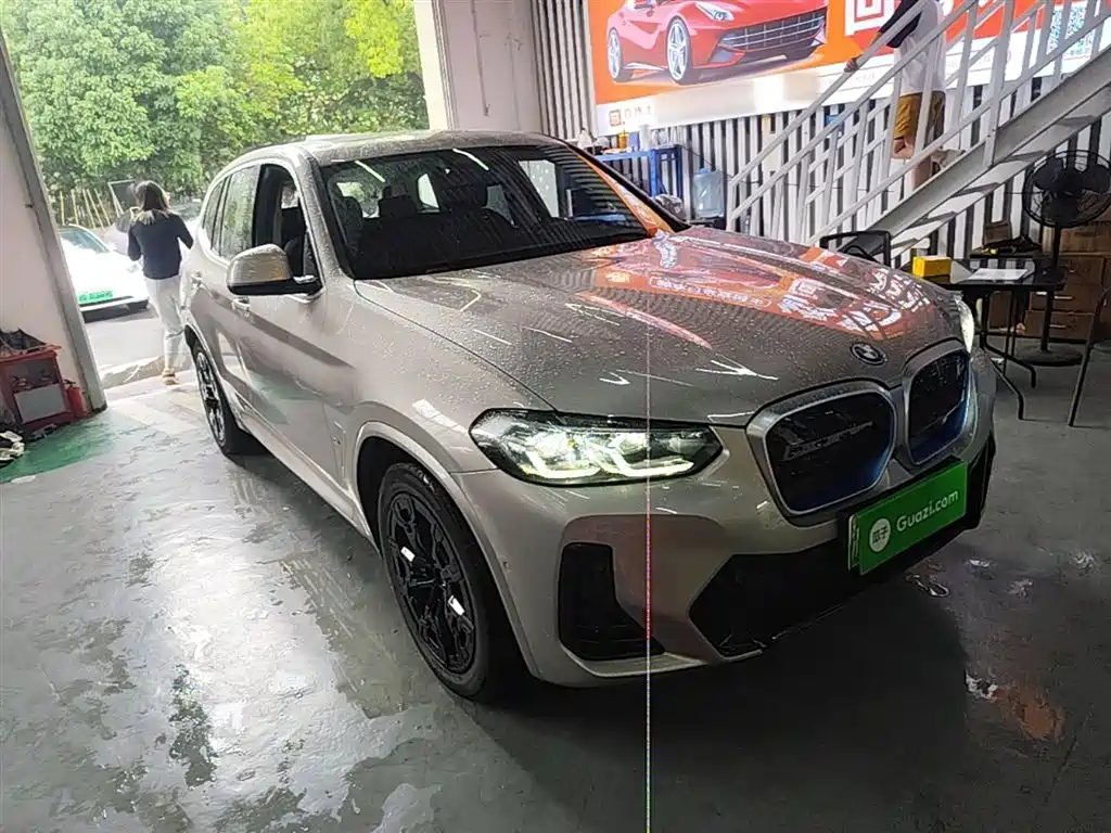 BMW iX3 2022 Leading Edition фото 22