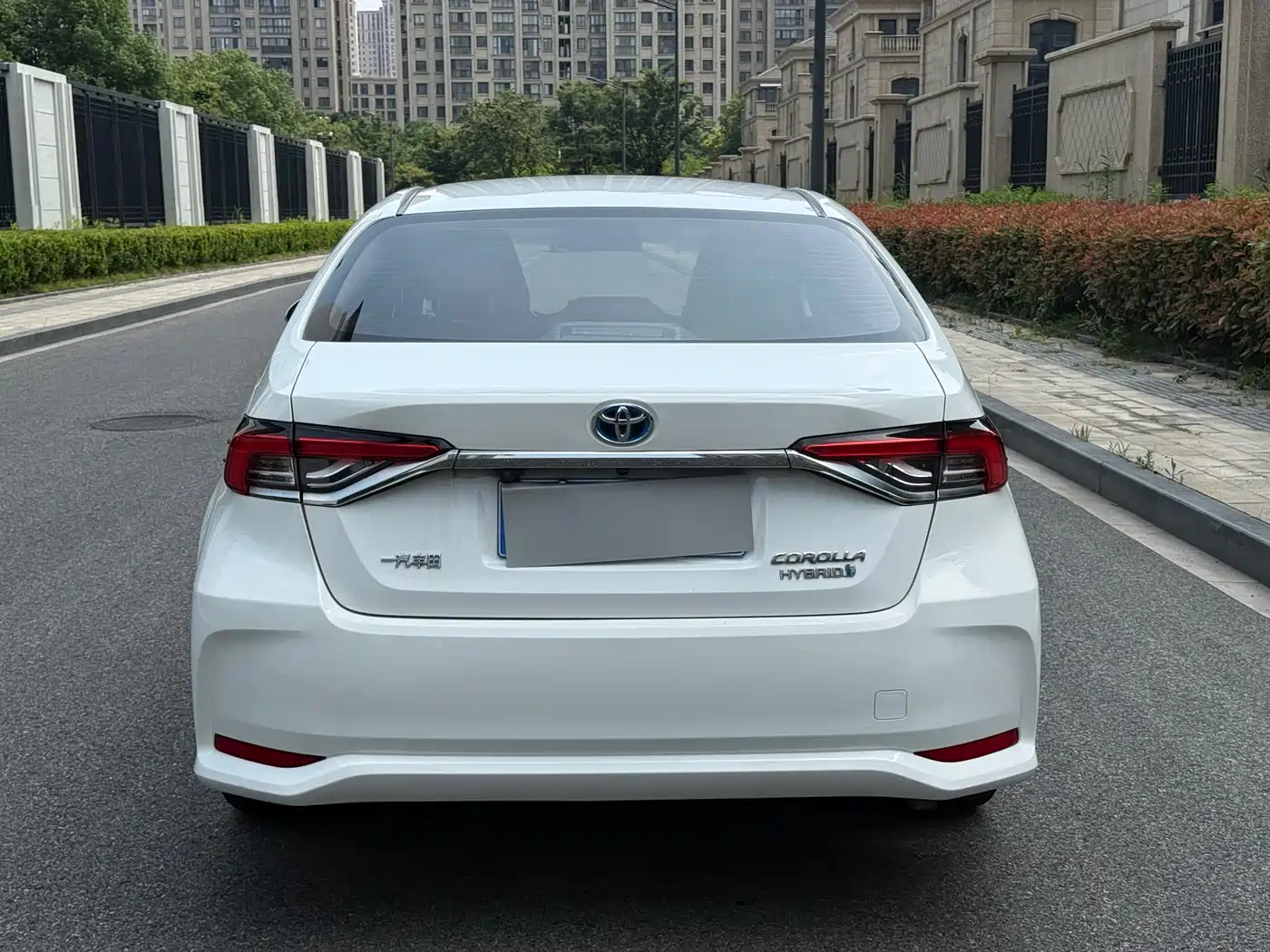 Toyota Corolla 2021 Hybrid 1.8L E-CVT Pioneer Edition фото 5