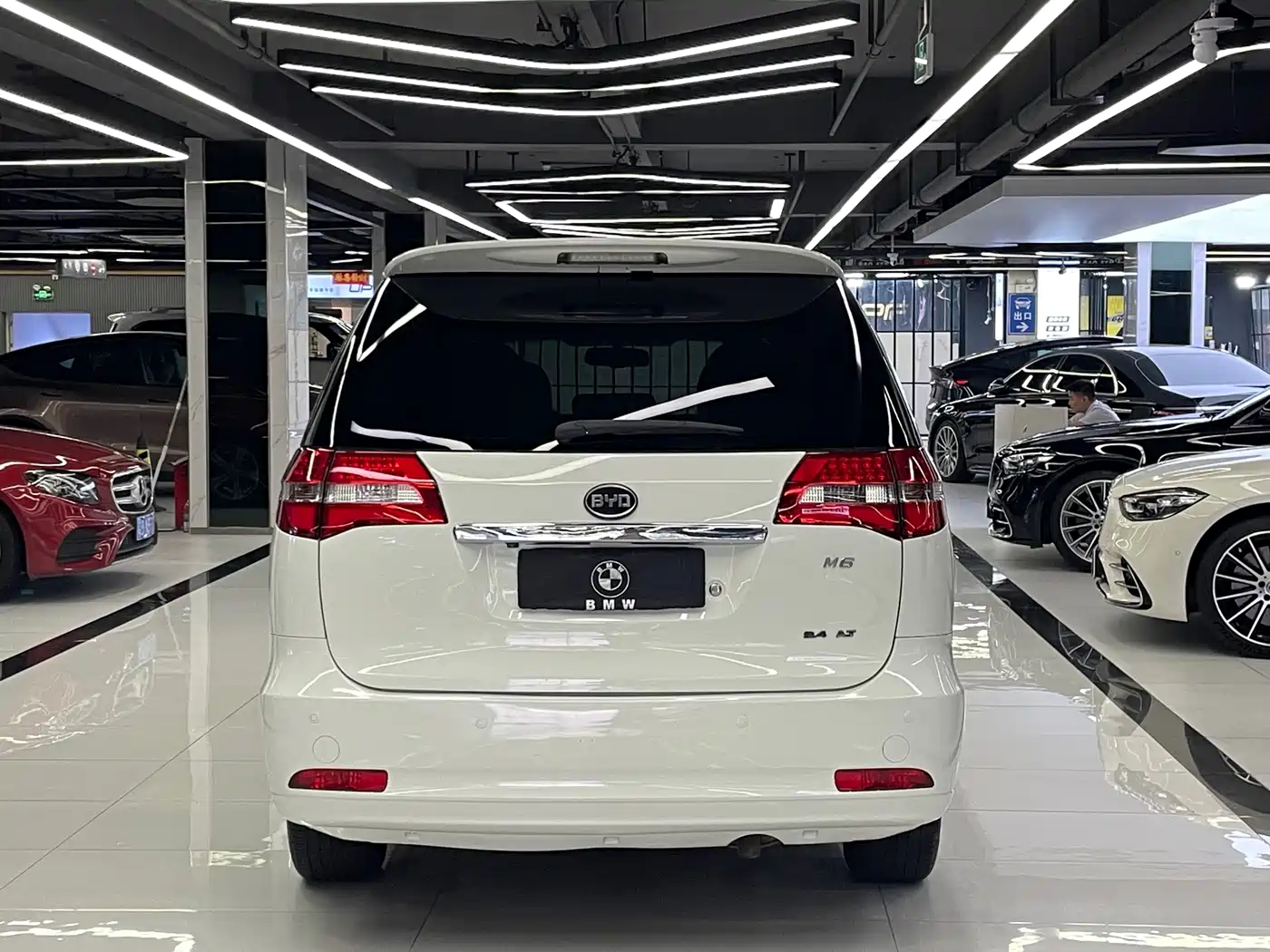 BYD M6 2014 2013 2.4L Automatic Premium