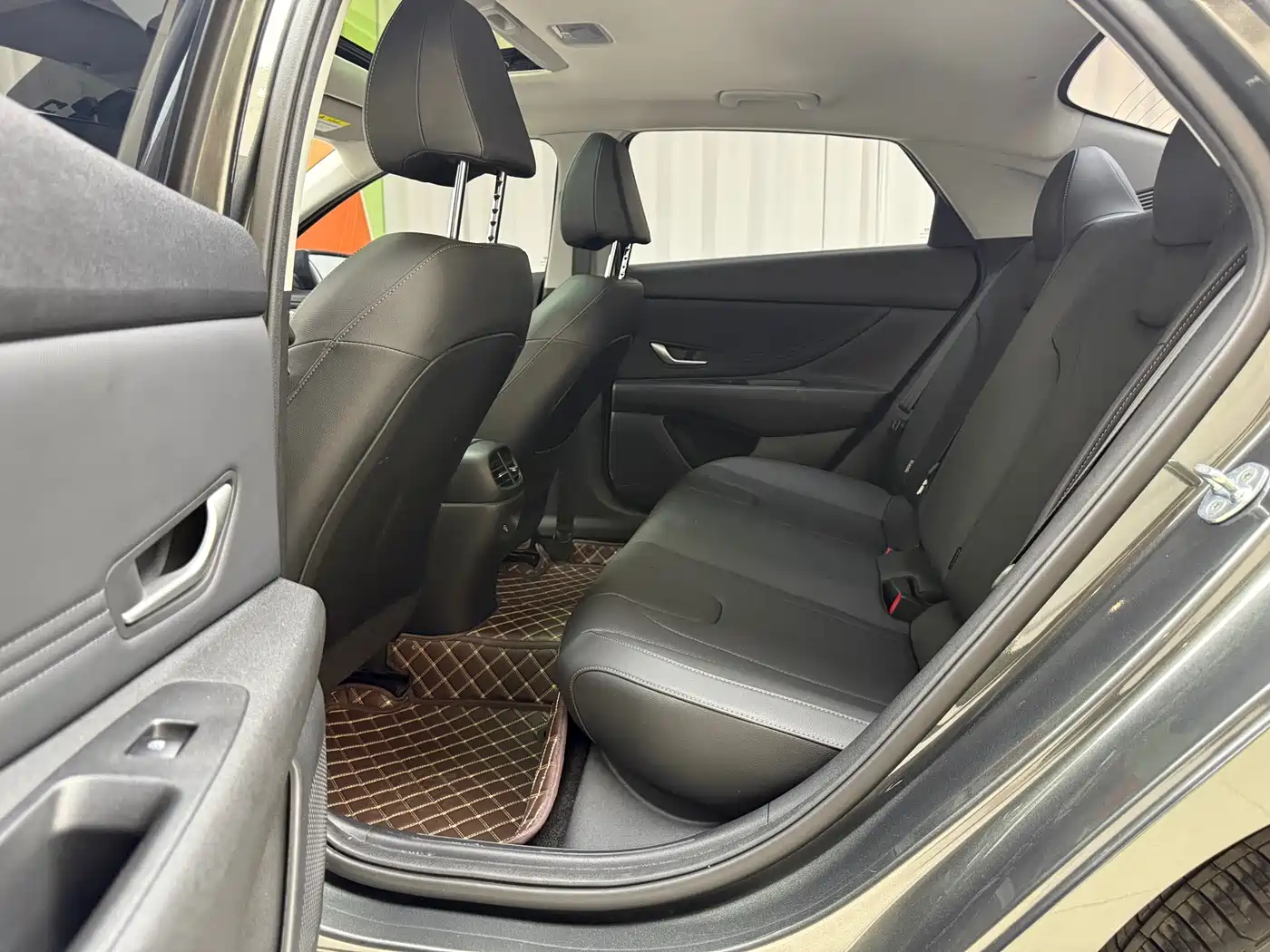 Hyundai Elantra 2023 Model 1.5L CVT LUX Premium Edition фото 8