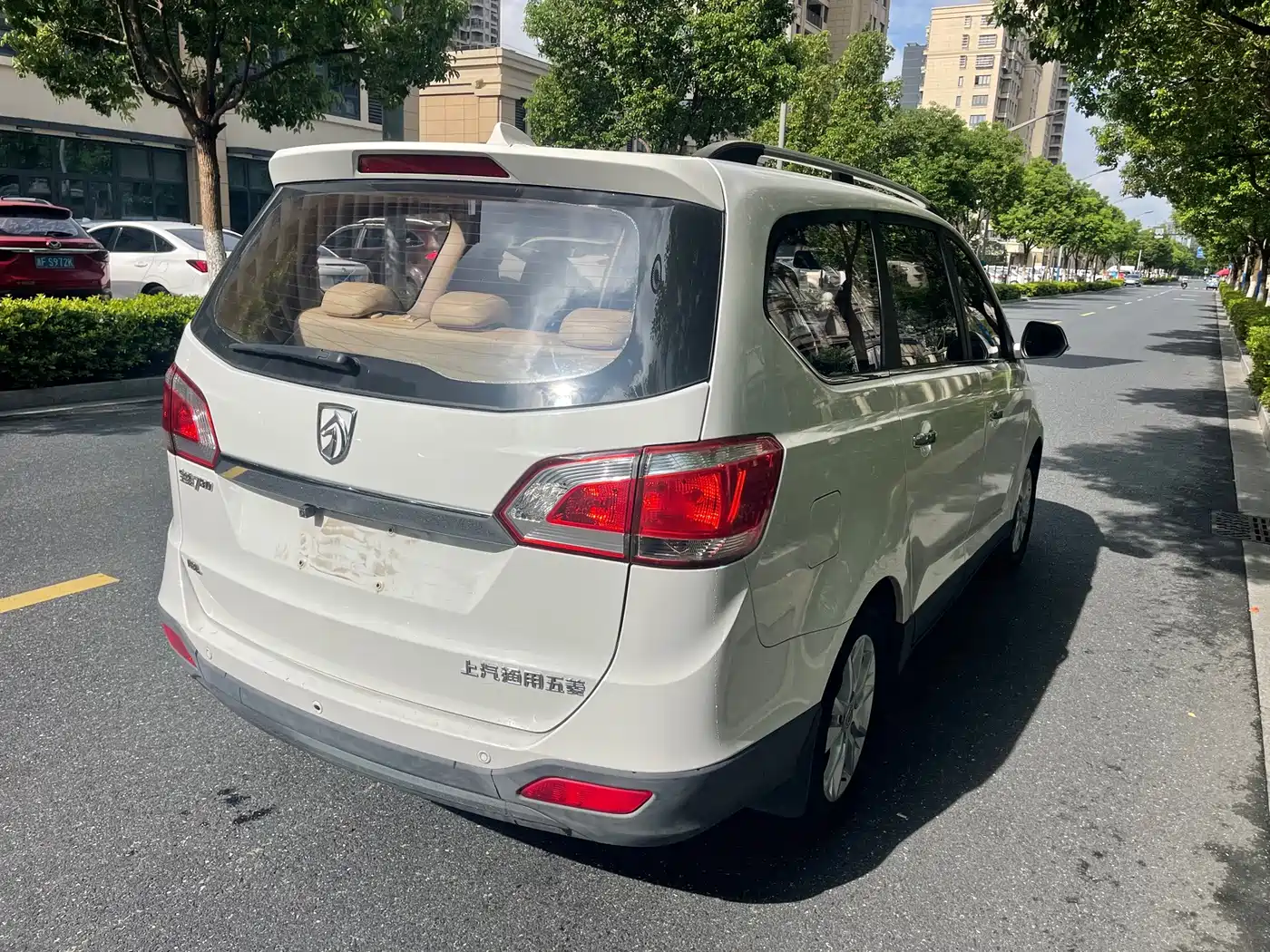 Baojun 730 2015 2015 1.8L Manual Luxury Navigation ESP Edition 7-seater