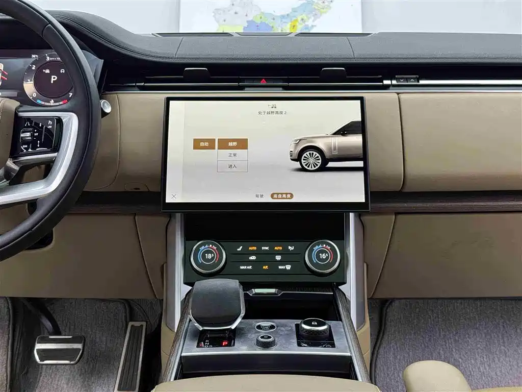 Land Rover Range Rover 2023 3.0 L6 360PS Golden Age Edition фото 10