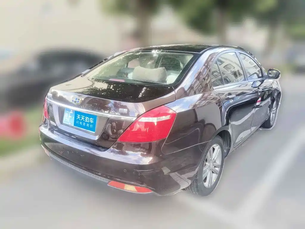 Фото 2 - Geely Emgrand