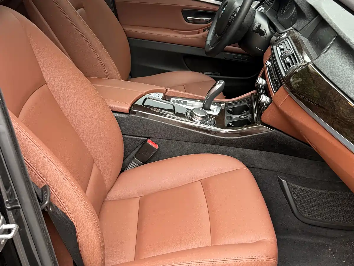 BMW 5 Series 2014 528Li Leading Edition фото 10