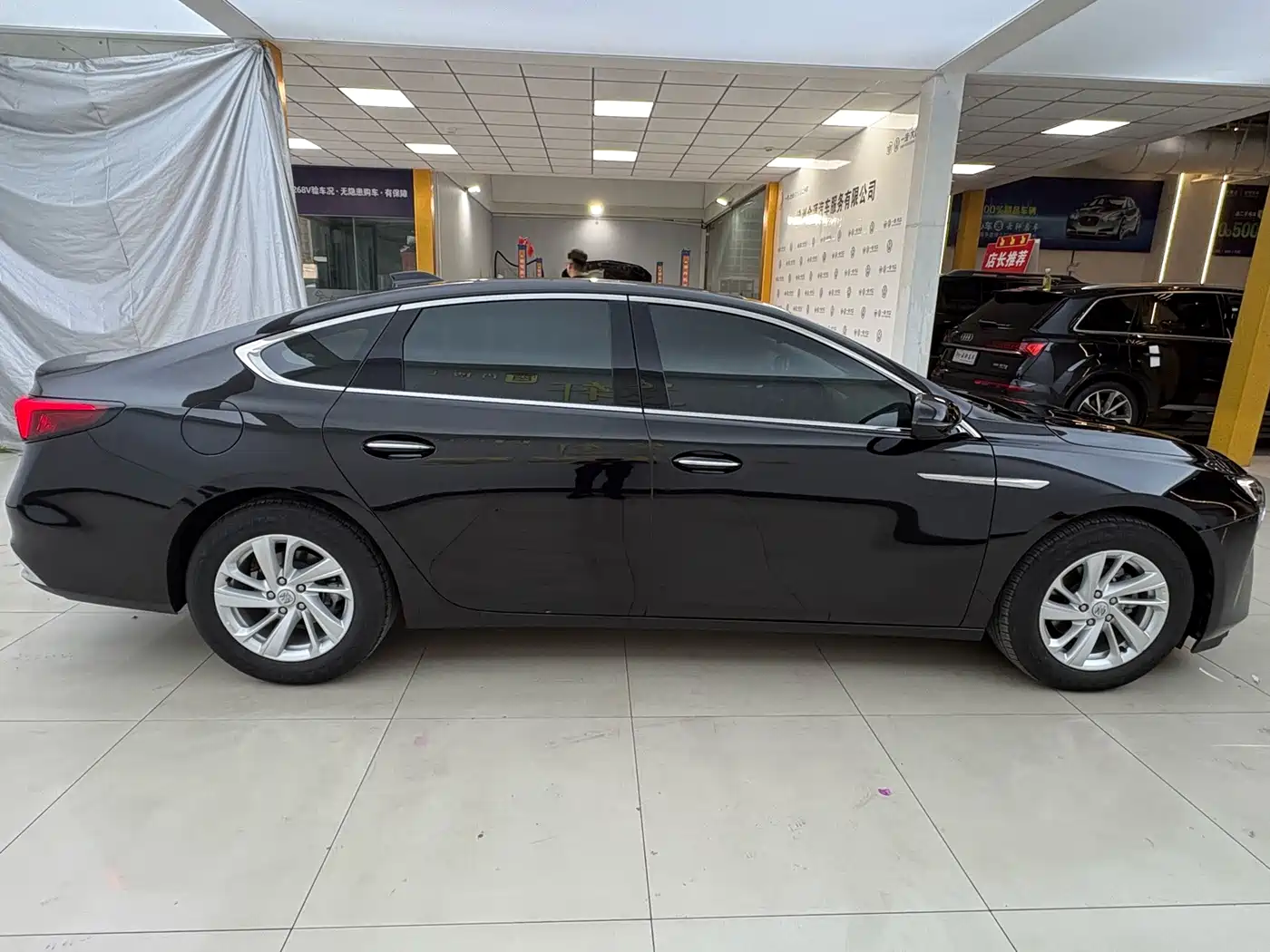 Photo 8 - Buick LaCrosse
