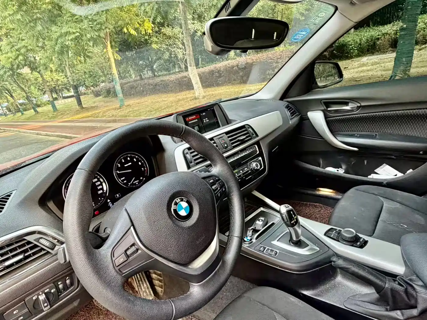 BMW 1 Series (Import) 2018 118i Leading фото 4