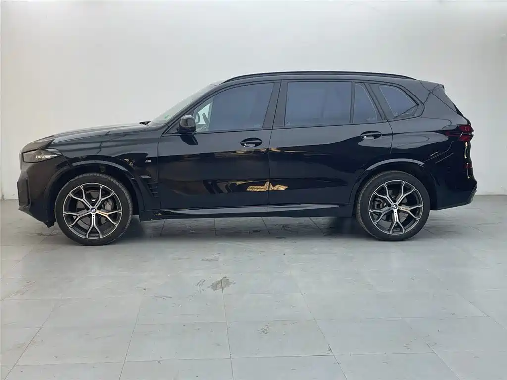 BMW X5 2025 Model xDrive 30Li Exclusive M Sport Blackout Package фото 3