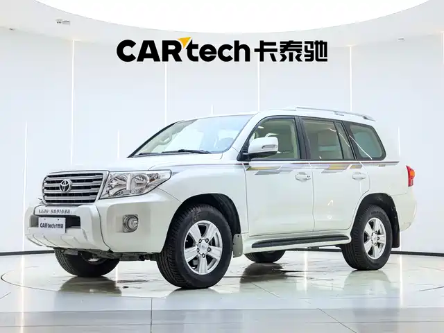 Toyota Land Cruiser (Import) 2015 4.0L V6 Middle East Low Configuration Edition — фото 1