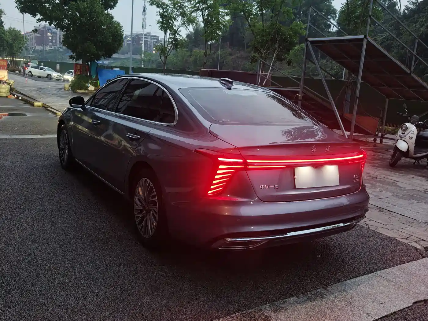 Hongqi H5 2023 2.0T Auto Smart Connect Flag Comfort фото 7