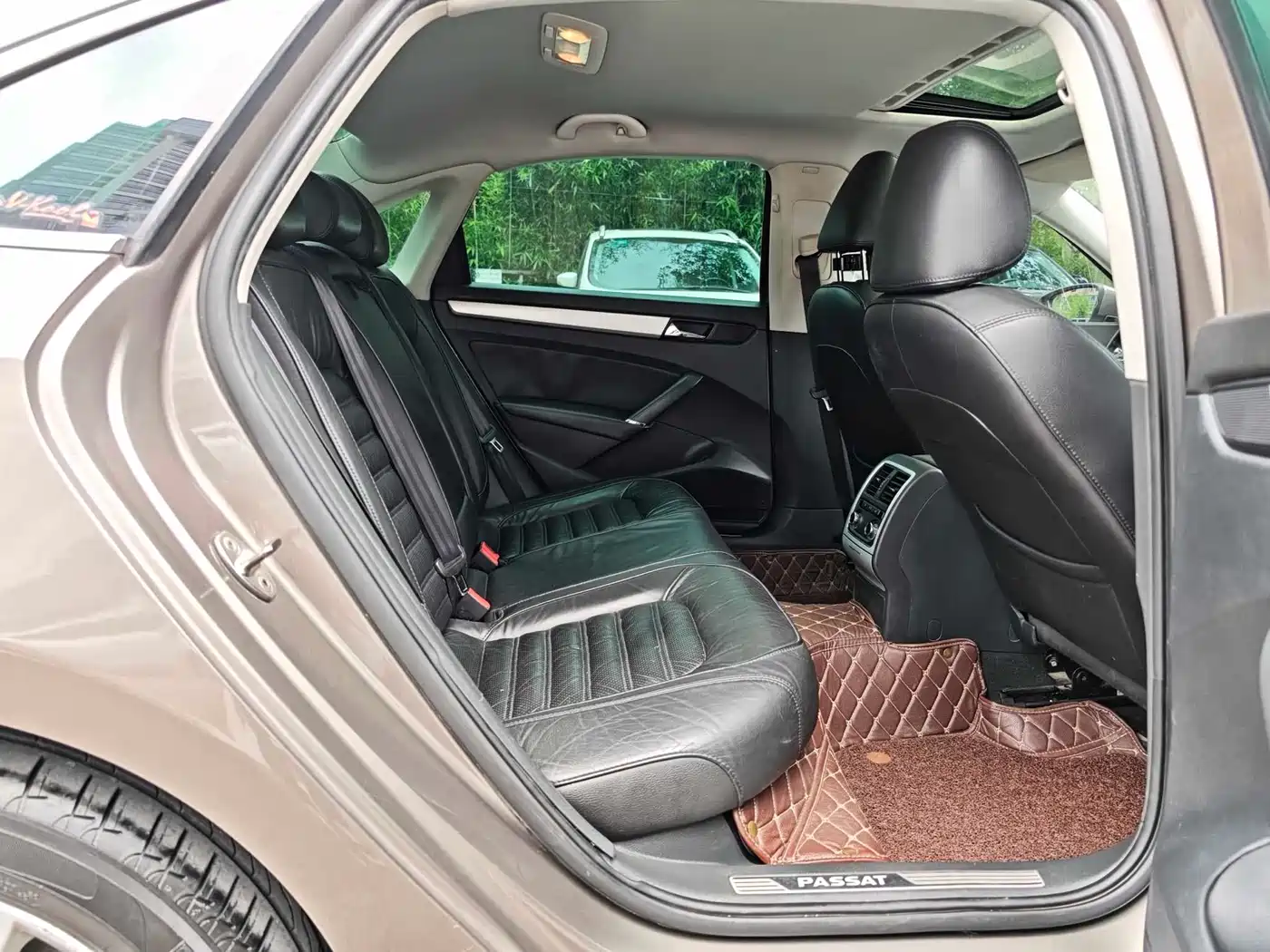Volkswagen Passat 2014 1.8TSI DSG Executive Edition фото 15