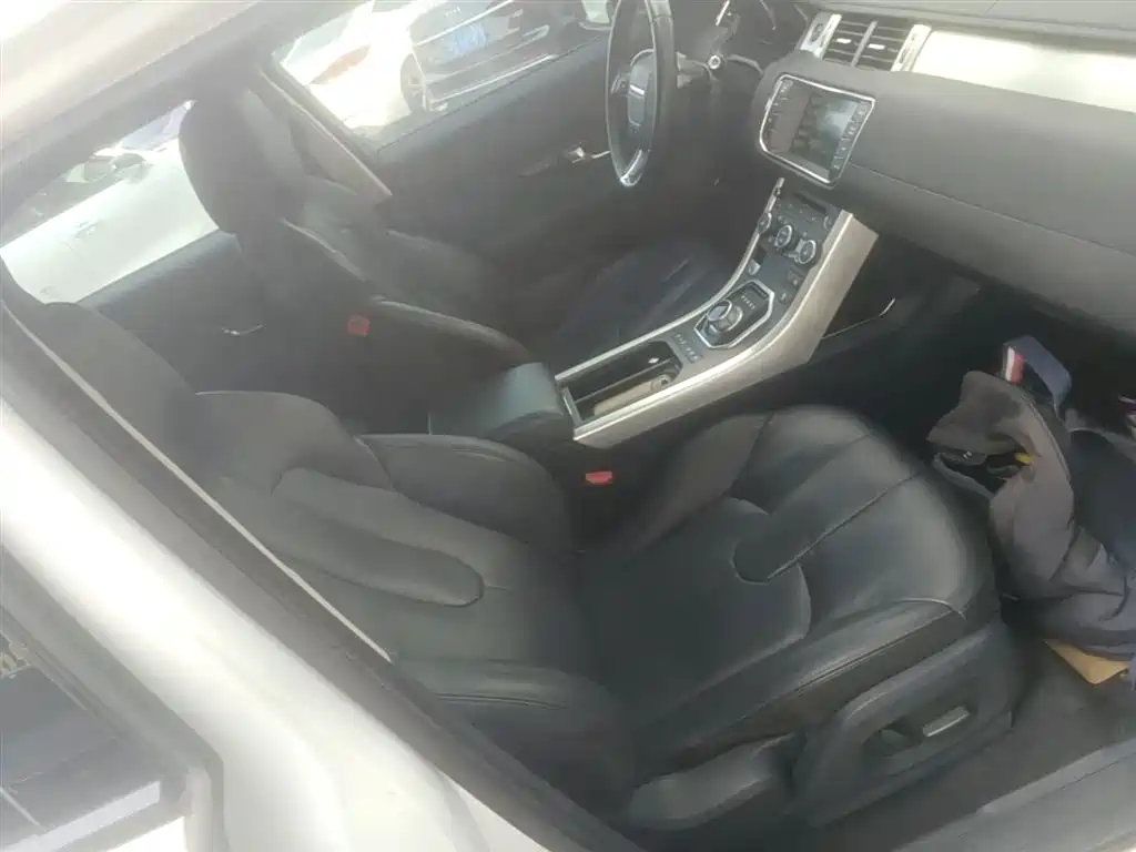 Land Rover Range Rover Evoque 2015 2.0T 5-Door Intelligent Edition фото 25