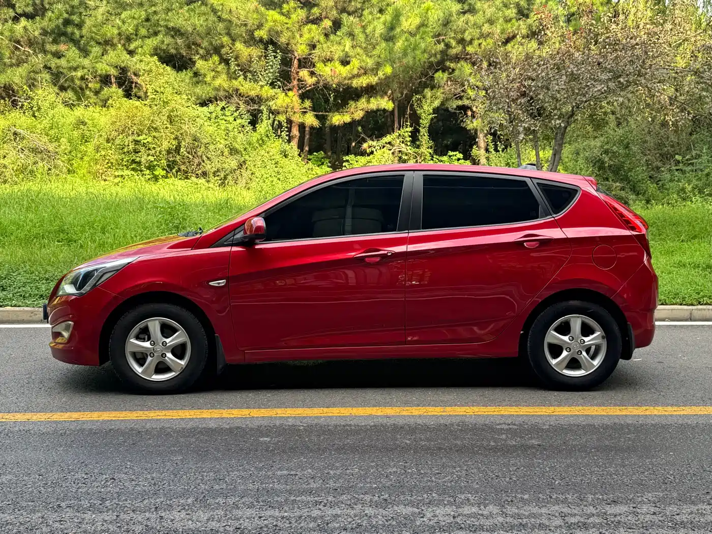 Hyundai Reina 2014 2014 Model 1.4L Automatic GLX