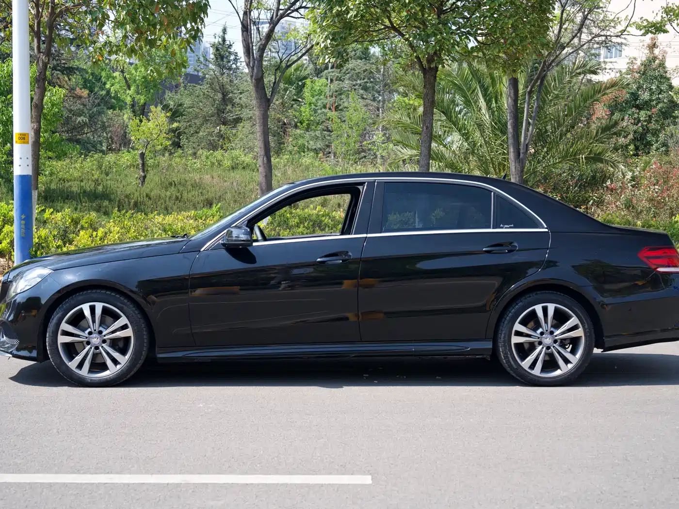 Mercedes-Benz E-Class 2015 Facelift E 200 L фото 17