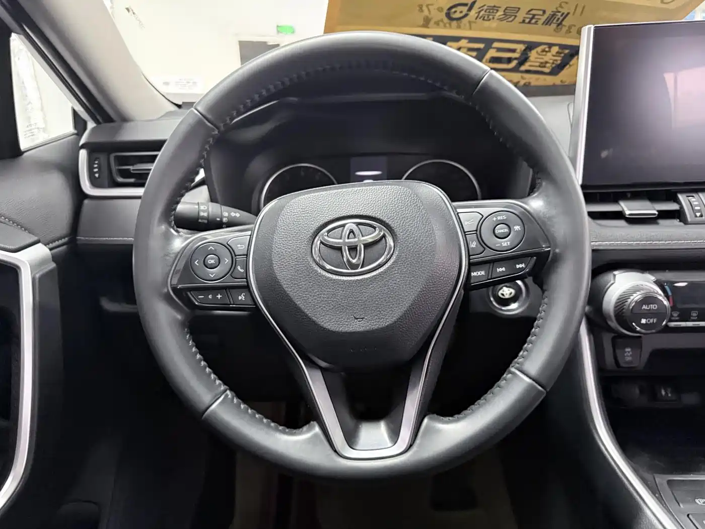 Toyota Wildlander 2021 2.0L CVT 4WD Luxury Edition фото 12