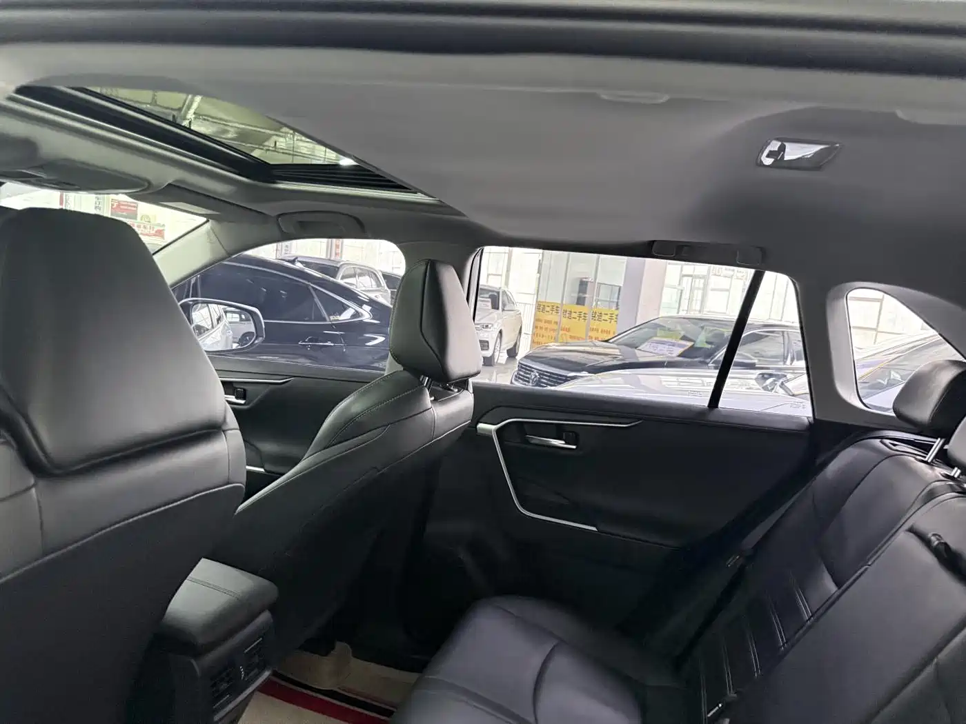 Toyota Wildlander 2021 2.0L CVT 4WD Luxury Edition фото 13