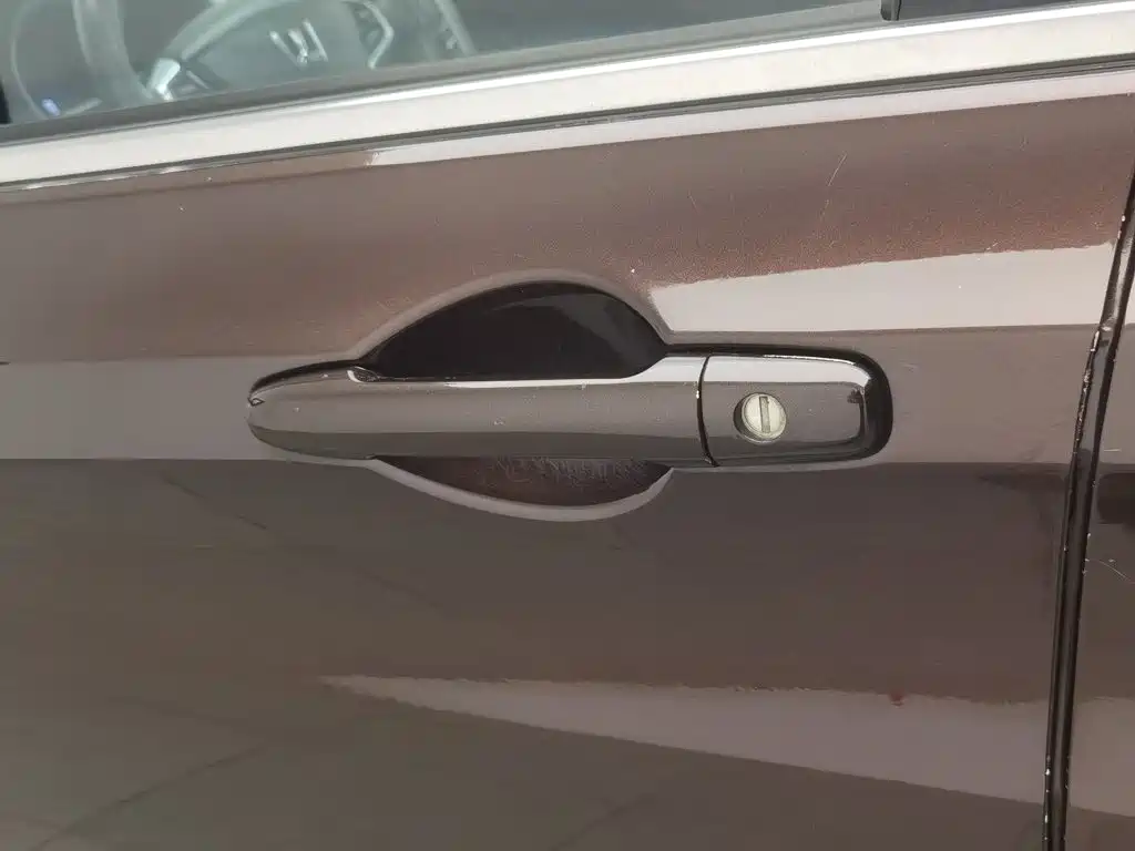 Фото 18 - Luxgen U6 SUV
