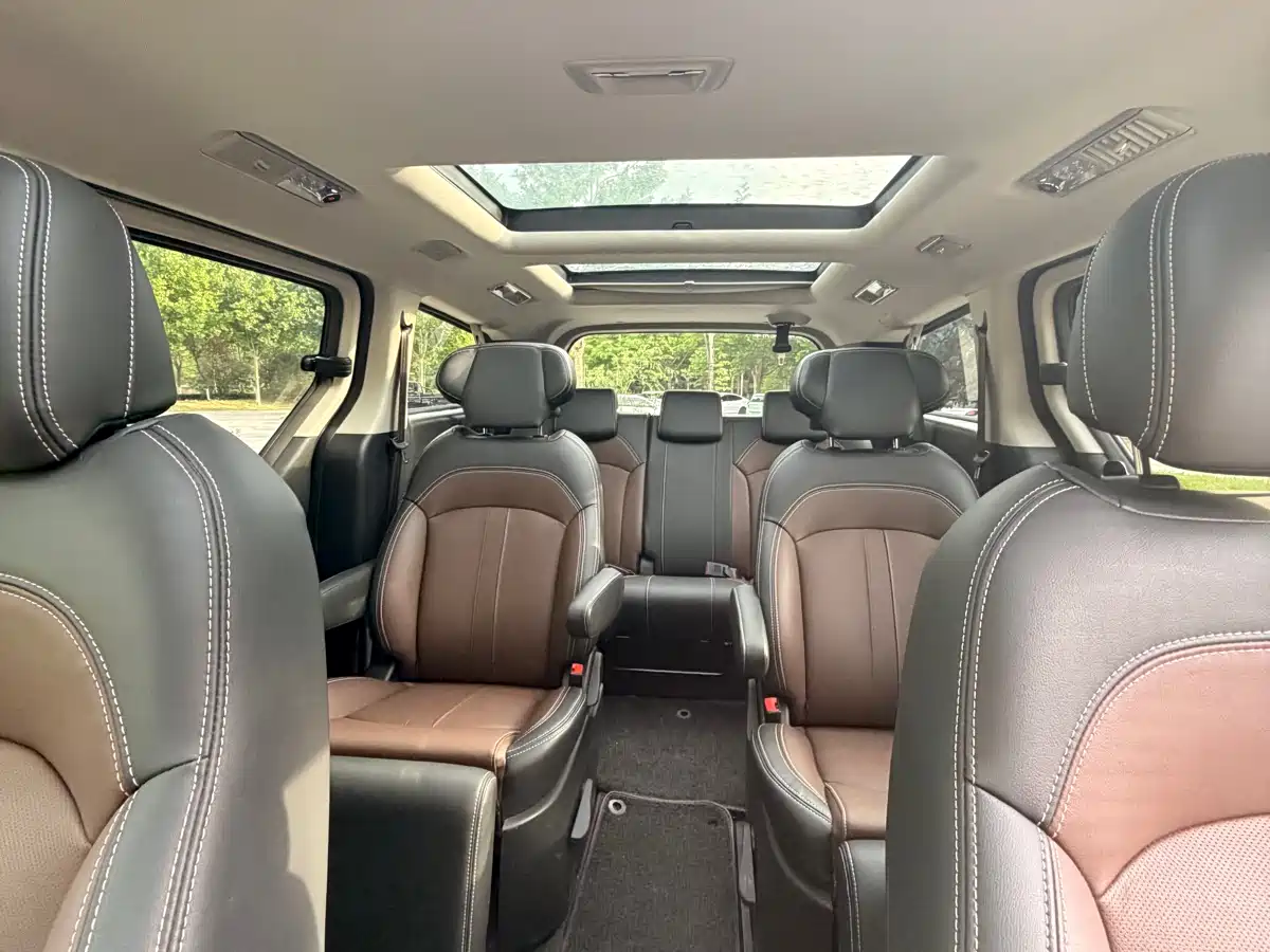 SAIC Maxus Maxus G10 2018 PLUS 2.0T Automatic Luxury Executive Edition фото 5