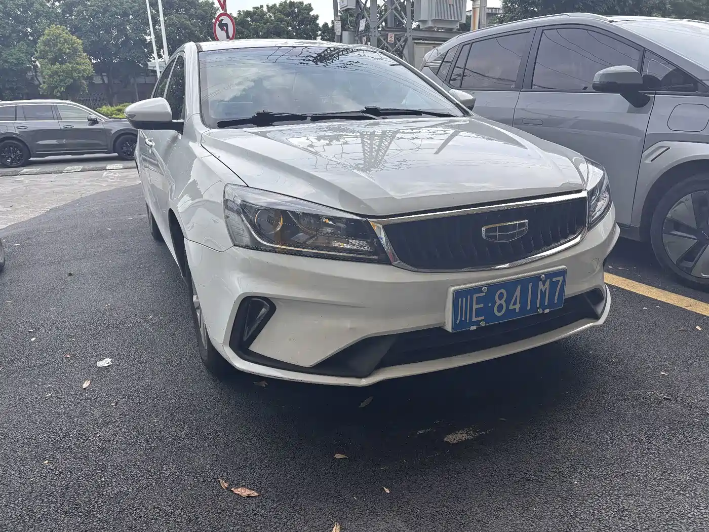 Фото 2 - Geely Emgrand