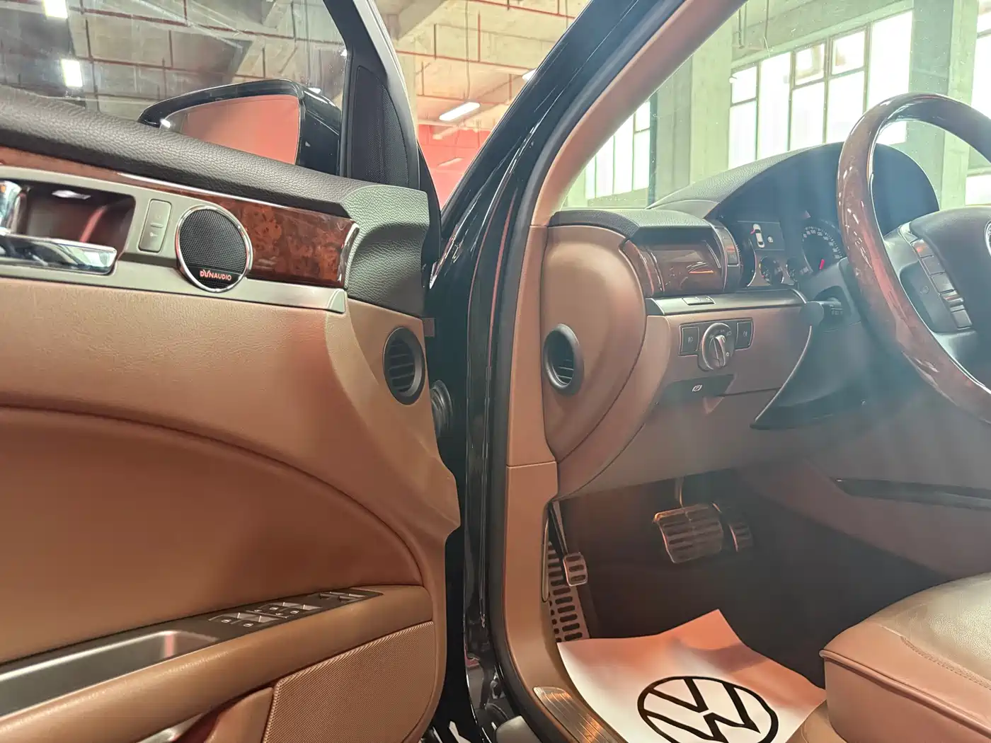 Volkswagen Phaeton 2012 3.0L Executive фото 22