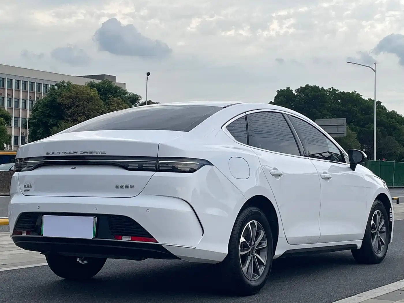 BYD Destroyer 05 2024 Glory Edition DM-i 120KM Luxury фото 13