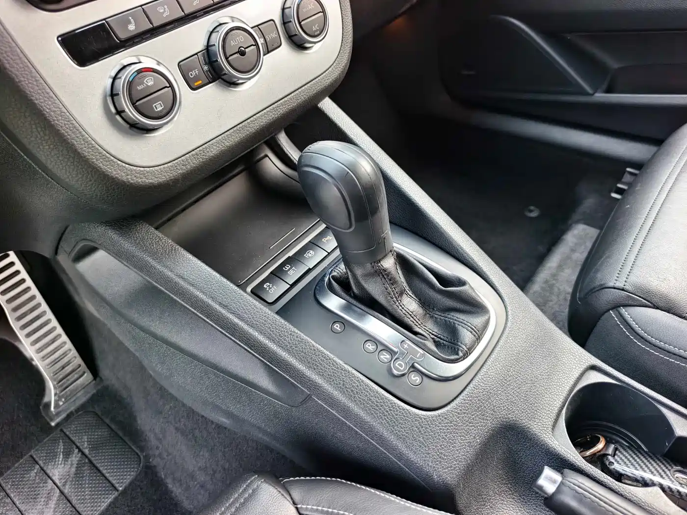 Volkswagen Scirocco 2013 2.0TSI Million Mile Edition фото 6